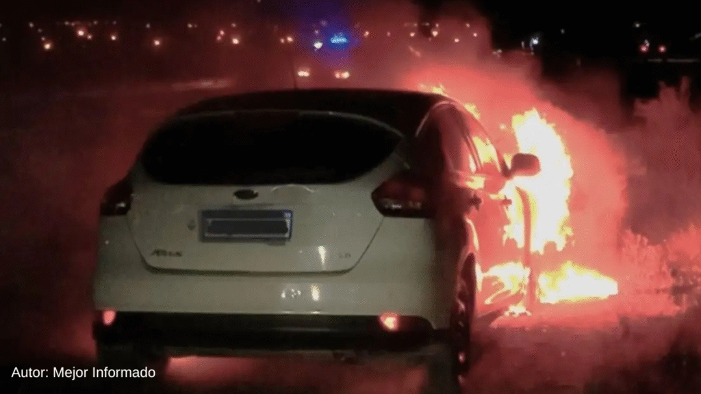 General Roca: un auto fue consumido por las llamas tras una falla mecánica