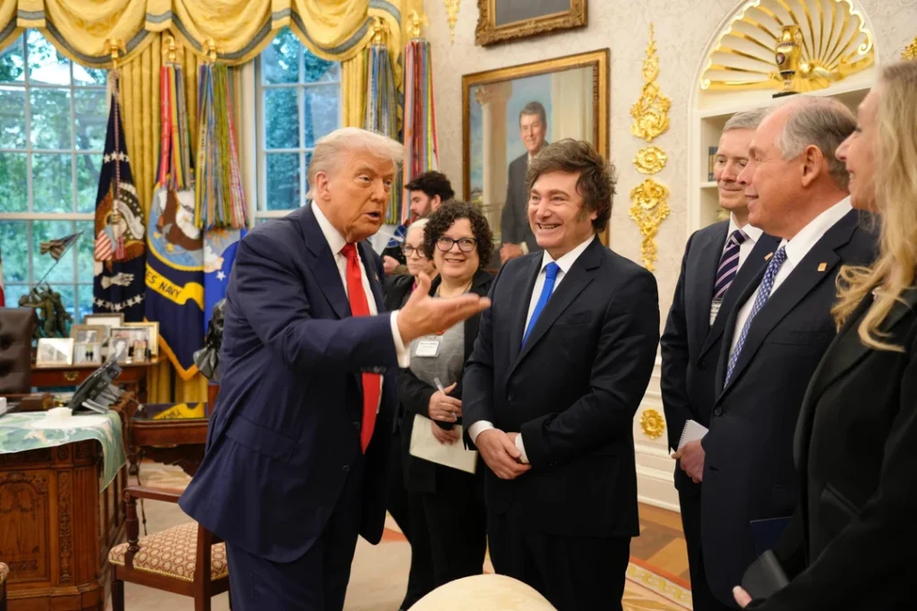 Trump calificó de “aplastante” la victoria de Milei y destacó el fortalecimiento del vínculo con Argentina