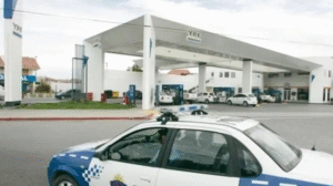 Robaron dos armas y más de 1.300 municiones de una camioneta en Centenario: investigan si usaron inhibidores