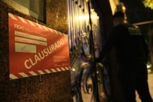 Desbaratan un prostíbulo que operaba como falsa casa de masajes y rescataron a diez mujeres