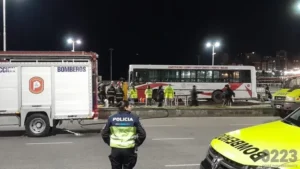 Tragedia en Mar del Plata: un colectivo atropelló a personas en una parada y dejó un muerto y seis heridos