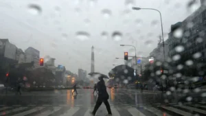 Tormentas aisladas en Buenos Aires : qué dice el pronóstico para este lunes 