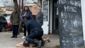 Sorpresa en Cipolletti: un hombre corrió desnudo por la calle y terminó demorado por la Policía