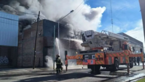 Avanzan las pericias por el incendio en Sakura y apuntan a una reacción química como posible origen del fuego
