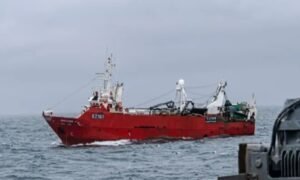 Hallaron muerto al marinero rionegrino que cayó al mar desde un pesquero frente a Chubut