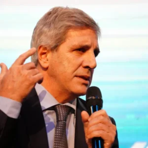Luis Caputo defendió la reforma del Banco Central y aseguró que Milei será reelecto en 2027: “No tengo ninguna duda”
