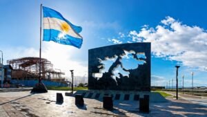 La bandera argentina volvió a flamear en las Islas Malvinas tras 44 años: el homenaje de un excombatiente