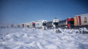 Más de 1.500 camiones están varados en Neuquén por las nevadas y el cierre de los pasos a Chile
