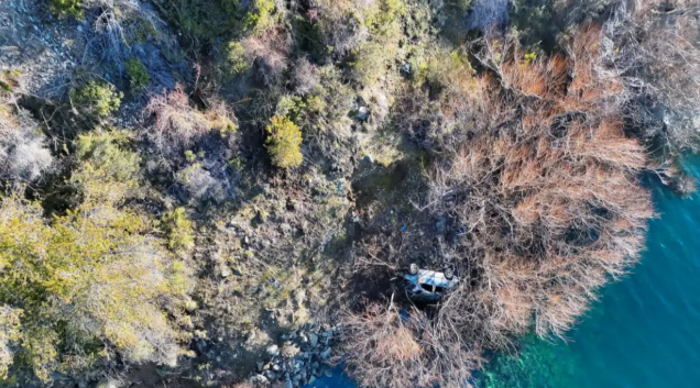 Cayó con su auto desde la Ruta 40 al lago Lácar y murió: el operativo de rescate duró cuatro horas