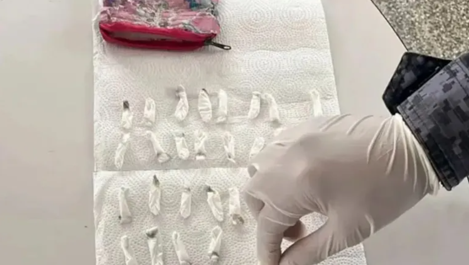 Un nene de dos años llevó un monedero con 71 envoltorios de cocaína a un jardín maternal