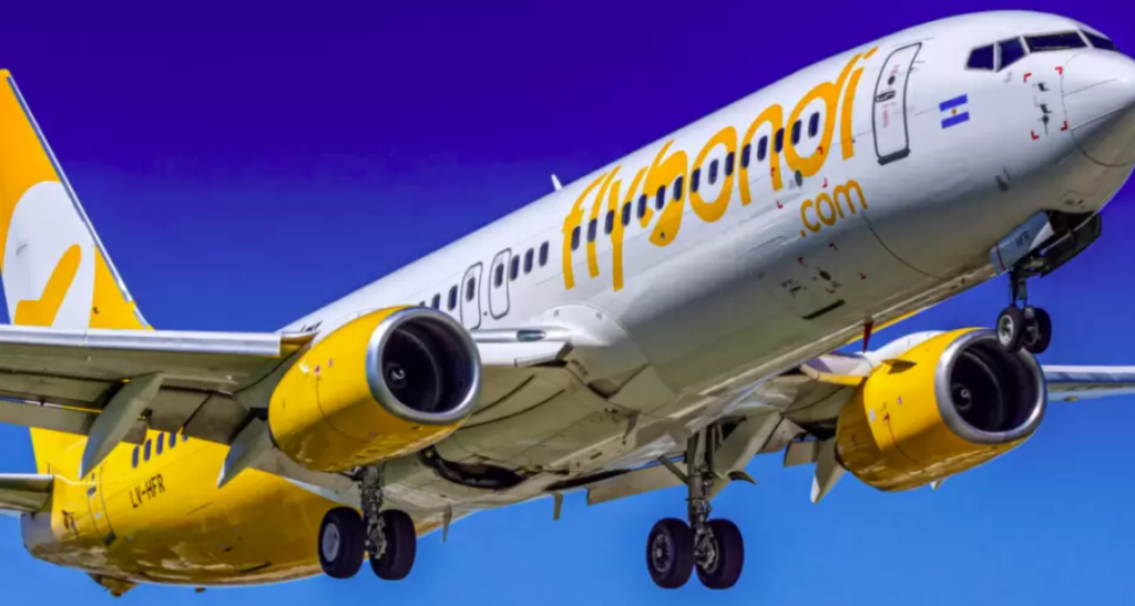 Flybondi atraviesa una crisis y preocupa el impacto de sus cancelaciones en Neuquén