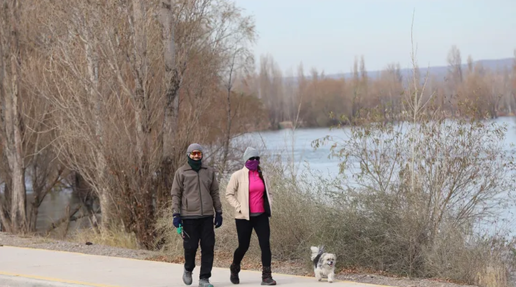 Frío, nubosidad y viento: cómo estará el tiempo este jueves en Neuquén
