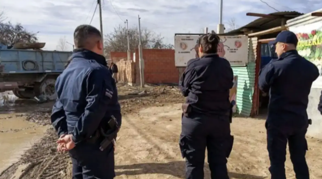 Cipolletti demolió un presunto aguantadero y proyecta un espacio deportivo para los chicos del barrio