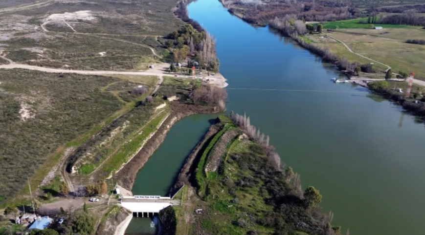 El agua volvió al Canal Principal del Valle de Viedma y comenzó una nueva temporada de riego