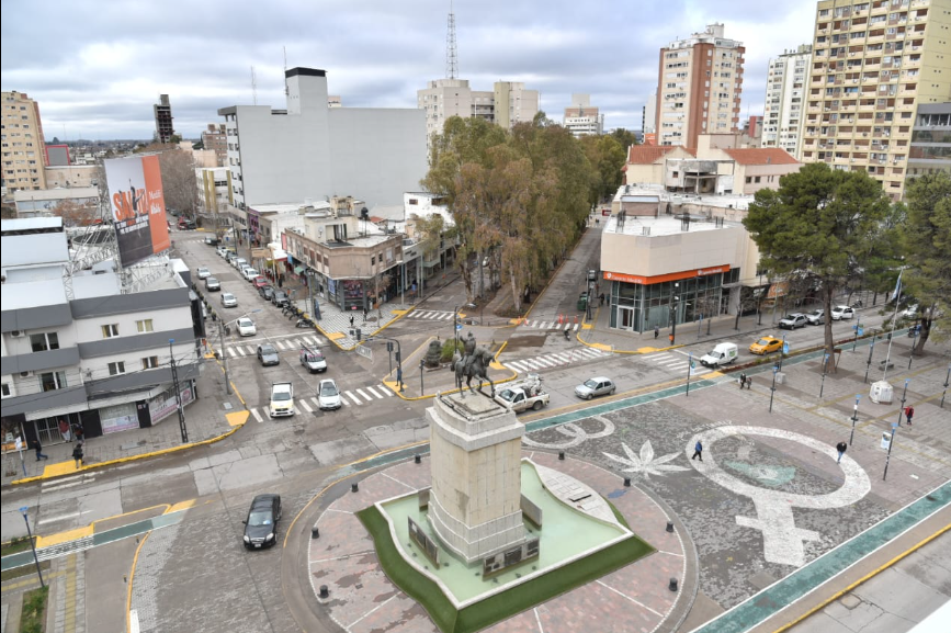 Miércoles gris en Neuquén: lluvia débil, 17°C y fuertes ráfagas 