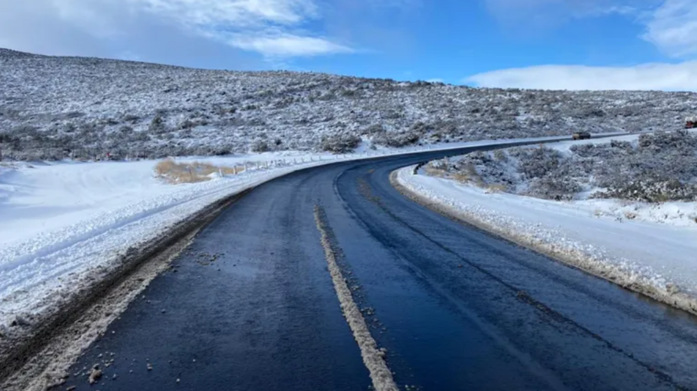 Alerta en las rutas de Neuquén: Pino Hachado sigue cerrado y hay sectores con lluvias y nieve