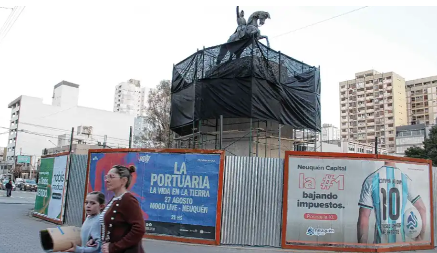 Reparan el monumento a San Martín en Neuquén y aclaran que la escultura no presenta riesgo estructural
