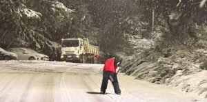 Bariloche: Cortés pidió a los empleadores contemplar las dificultades para llegar al trabajo por la nieve