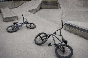 Violencia en Plottier: tiró a otro chico de la bicicleta en una pelea y la Justicia impuso duras medidas a los padres
