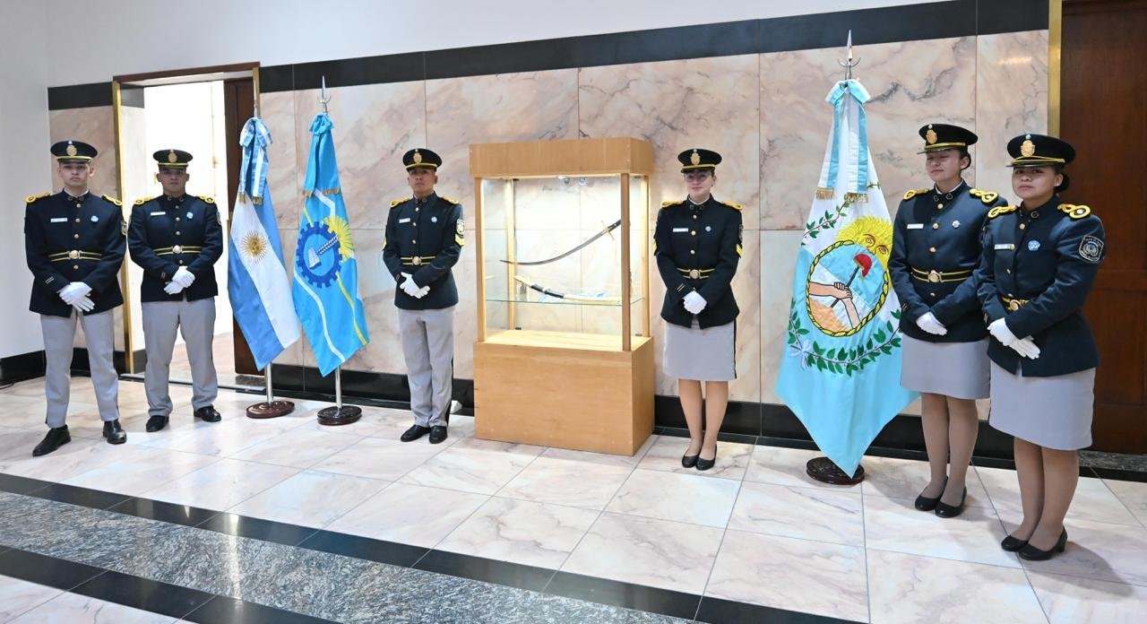 La réplica del Sable Corvo de San Martín se exhibe por primera vez en Chubut