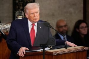 Donald Trump anunció que este lunes retomará el diálogo con Irán tras suspender una ofensiva militar