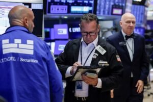 El riesgo país vuelve a los 500 puntos básicos y los bonos argentinos operan en alza