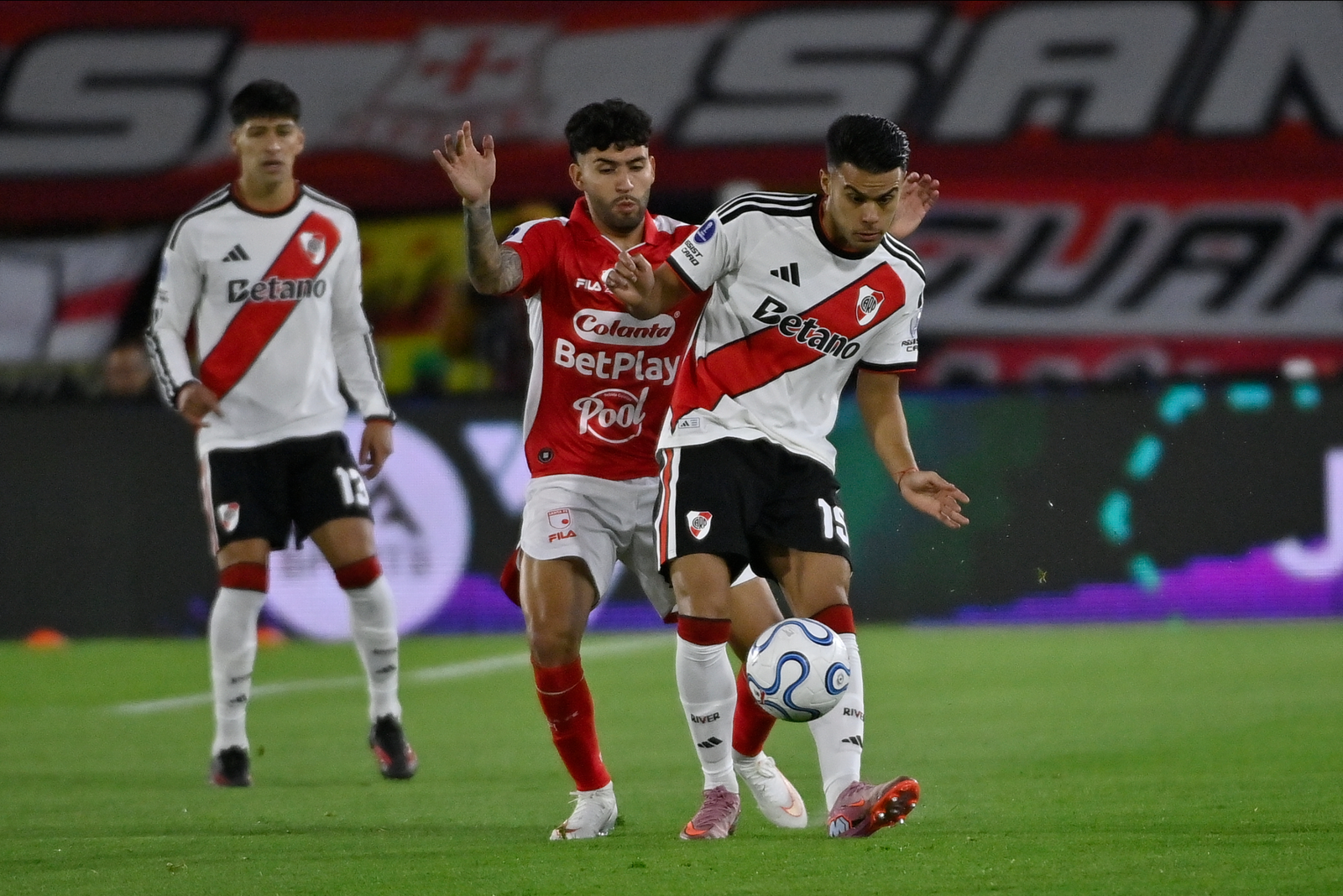 River no pudo con Santa Fe y buscará la clasificación a cuartos en el Monumental por la Sudamericana River no pudo con Santa Fe y buscará la clasificación a cuartos en el Monumental por la Sudamericana