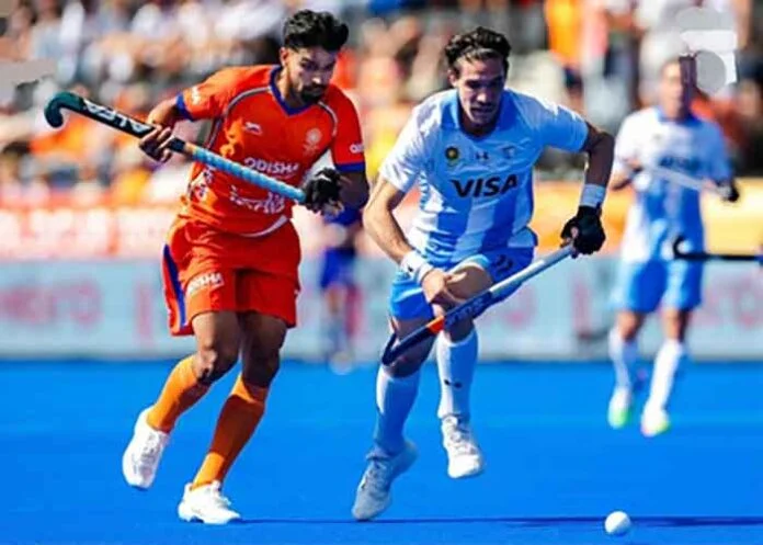 Los Leones le ganaron a India, sufrieron al final y ahora esperan por las semifinales del Mundial