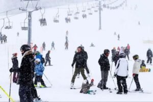 Récord de nieve y visitantes: más de 120 mil turistas eligieron la cordillera de Neuquén durante julio