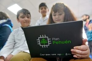 Aulas digitales e inclusión: Neuquén intensifica la entrega de tecnología en escuelas de toda la provincia