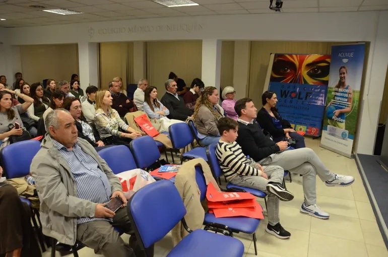 Cumbre de oftalmología en Neuquén: advierten por el impacto en la visión infantil y presentan cirugías de avanzada
