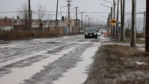 Bacheo tras las tormentas: la Municipalidad de Neuquén ya reparó más de mil pozos en la ciudad
