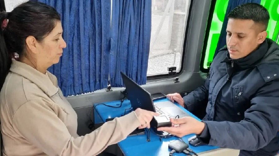 Éxito del operativo móvil en Bariloche: tramitaron más de 300 DNI en distintos barrios de la ciudad