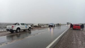 Peligro en la Ruta 237: una camioneta de sepelios chocó de frente contra un camión de gas propano