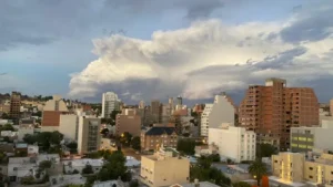 Martes con cielo mayormente nublado y máxima de 14°C: así estará el clima en Neuquén