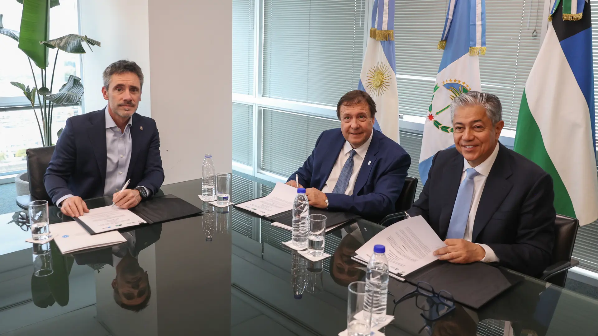 Figueroa y Weretilneck planifican con el CFI la conectividad que necesitará la región Figueroa y Weretilneck planifican con el CFI la conectividad que necesitará la región