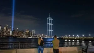 Nueva York rindió homenaje a las víctimas del 11S con un imponente show de drones que formaron las Torres Gemelas