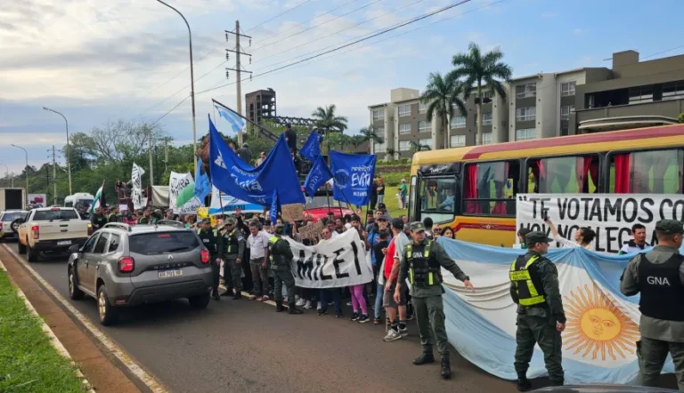 Tractorazo en Misiones: yerbateros reclamaron medidas urgentes durante la visita de Milei