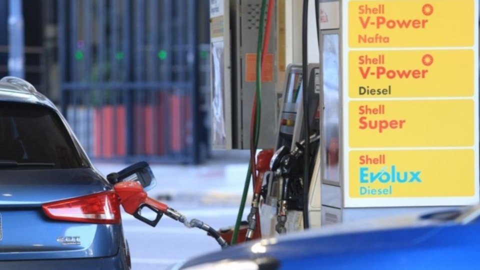Los combustibles aumentaron entre 2% y 5% y se rompe el acuerdo de estabilidad de precios