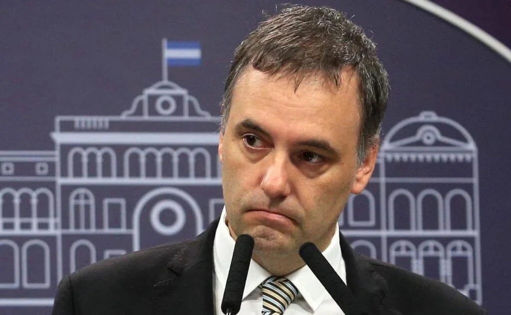 Piden nuevas medidas contra Manuel Adorni en la causa por enriquecimiento ilícito