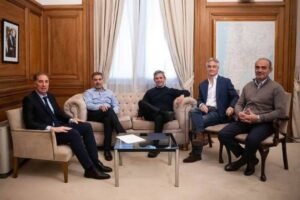 LLA acelera las conversaciones en la Provincia con el PRO y la UCR para construir una alianza electoral de cara a 2027