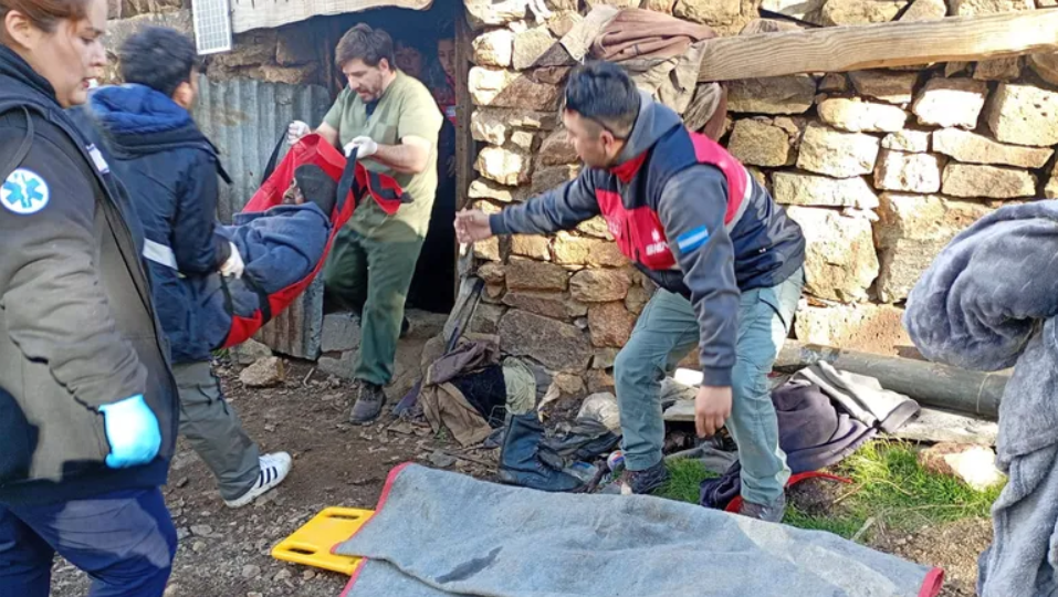 Rescataron a dos hermanos de 85 y 88 años que viven aislados en un puesto rural de Neuquén
