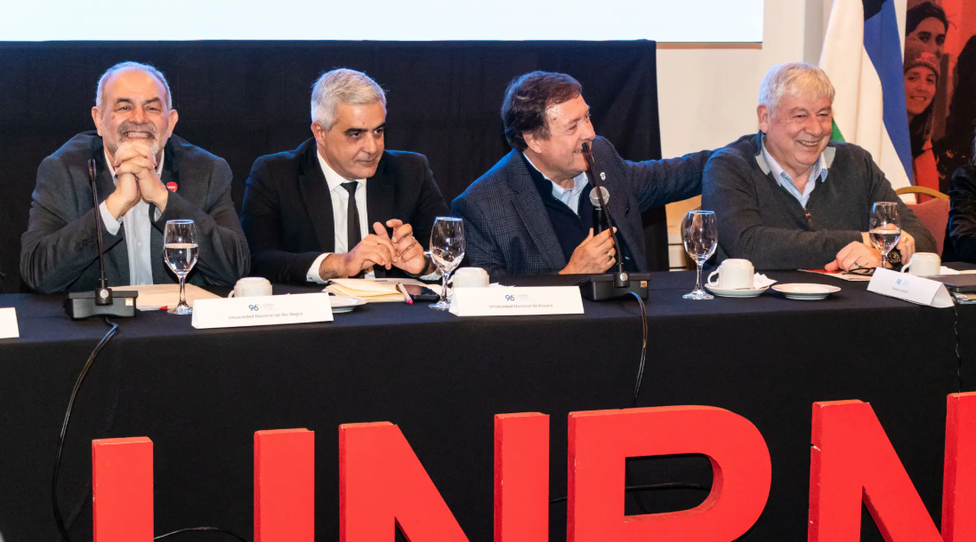 Río Negro digitaliza la gestión de sus institutos de formación docente y beneficiará a más de 8.000 personas Río Negro digitaliza la gestión de sus institutos de formación docente y beneficiará a más de 8.000 personas