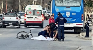 Una adolescente murió en un choque entre una bicicleta y un colectivo en Zapala