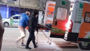 Cipolletti: quedó en medio de un tiroteo y recibió disparos en ambas piernas