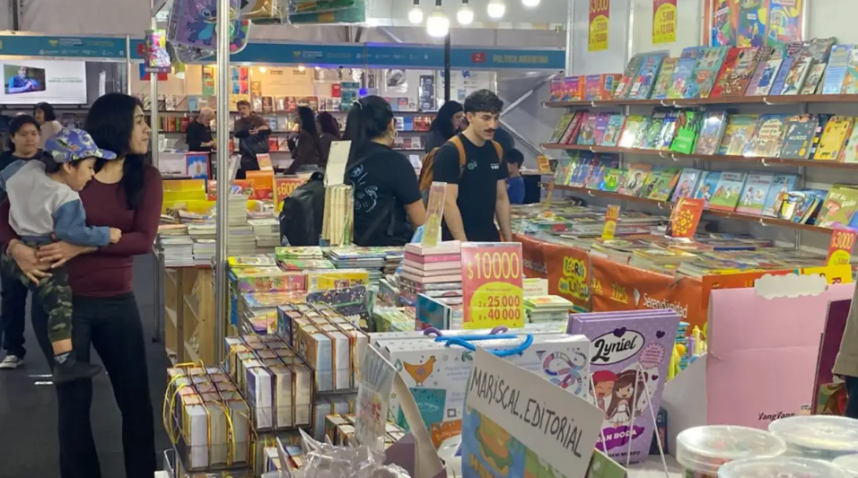La Feria del Libro de Neuquén continúa este viernes con una agenda cargada de actividades