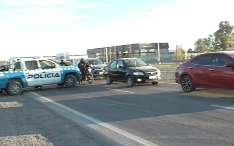 Protesta en la Ruta 7: vecinos de la meseta reclaman agua, luz y transporte público