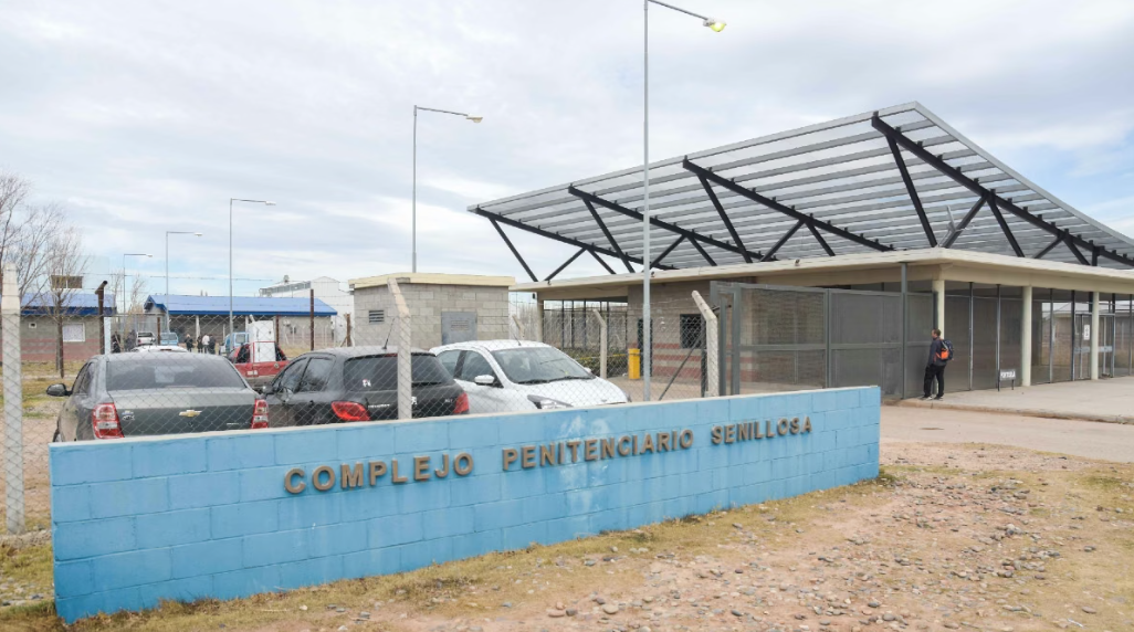 Penal de Senillosa: apartaron a un jefe de seguridad y harán un protocolo para docentes Penal de Senillosa: apartaron a un jefe de seguridad y harán un protocolo para docentes