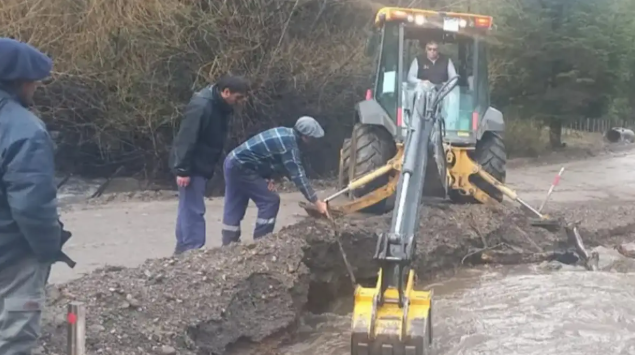 Temporal en Neuquén: bajó el alerta, pero varias rutas continúan intransitables o con restricciones por desbordes, barro y daños