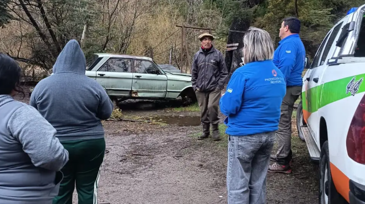 Alerta en El Manso por las lluvias: asisten a 67 familias y monitorean los ríos Alerta en El Manso por las lluvias: asisten a 67 familias y monitorean los ríos